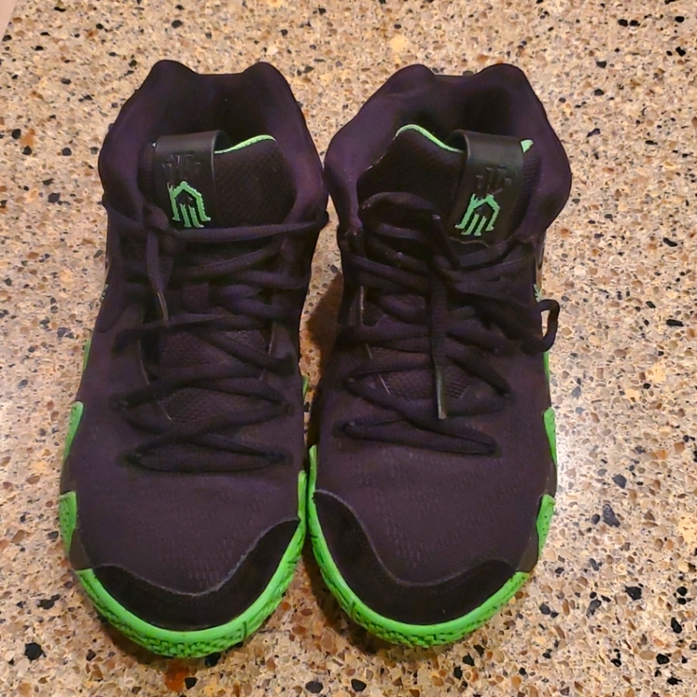 NIKE Kylie Slime Drip Halloween sneakers size 5y